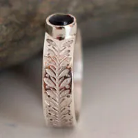 Symbol, ivy ring in sterling silver and iolite