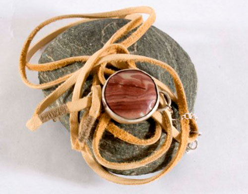Shina, red sand bracelet in silver, leather and picture jasper