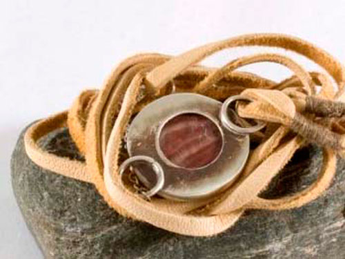 Shina, red sand bracelet in silver, leather and picture jasper