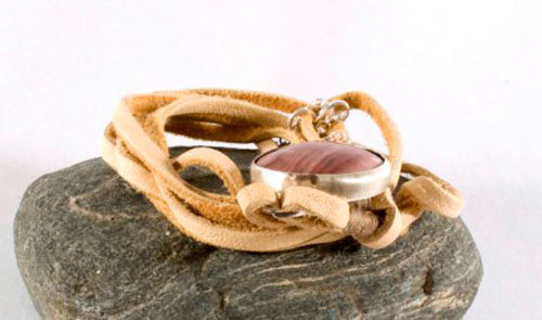 Shina, red sand bracelet in silver, leather and picture jasper