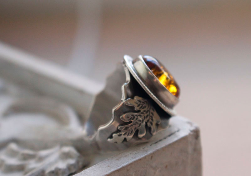 Small gold leaf, leaf ring in sterling silver and amber