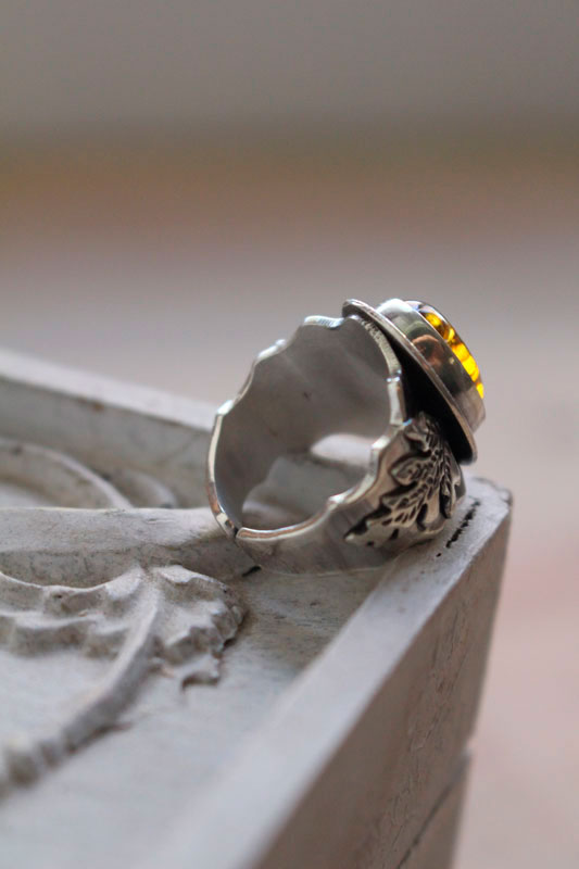 Small gold leaf, leaf ring in sterling silver and amber