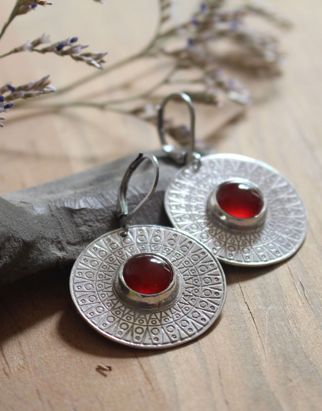 Solar disc, Egyptian light earrings in silver and carnelian