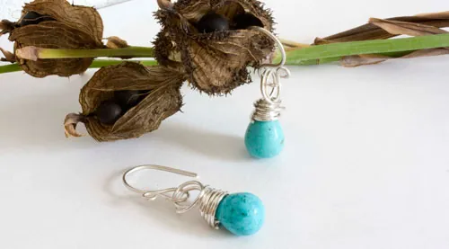 Tana, blood of the earth earrings and pendant in silver and magnesite