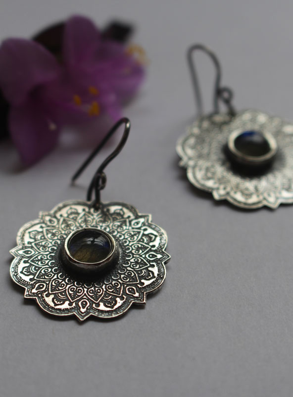 The air, aerial mandala earrings in silver and labradorite