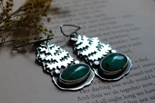 The awakening of the earth, Celtic fern earrings in silver and chrysoprase