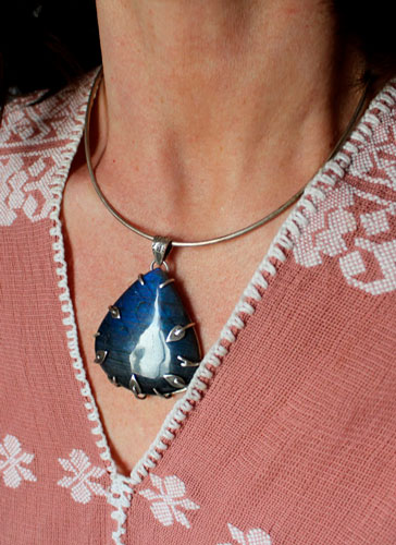 The blue forest, elven pendant in silver and labradorite