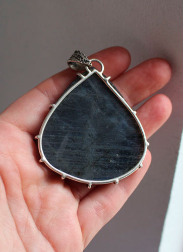 The blue forest, elven pendant in silver and labradorite