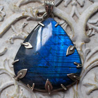 The blue forest, elven pendant in silver and labradorite