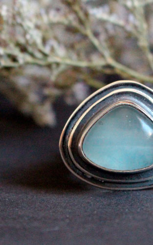 The blue of the waves, sea movement ring in silver and fluorite