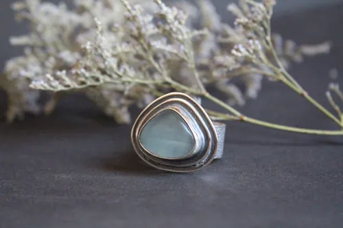 The blue of the waves, sea movement ring in silver and fluorite