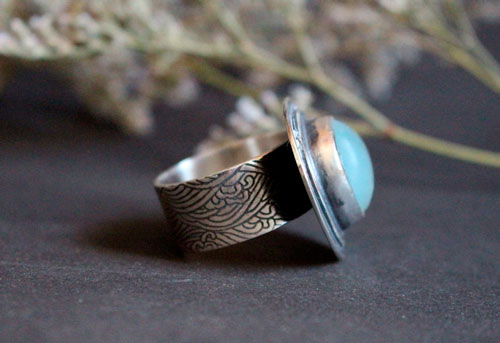 The blue of the waves, sea movement ring in silver and fluorite