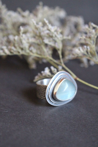 The blue of the waves, sea movement ring in silver and fluorite