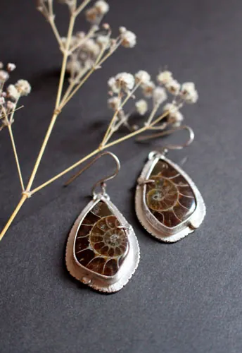 The breath of the sea, marine infinity earrings in silver and ammonite