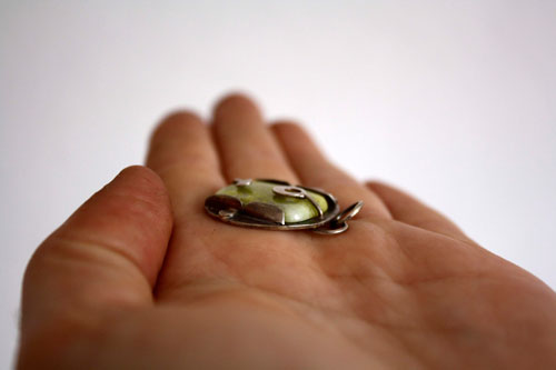 The cicadas song, summer pendant in silver and lemon jade
