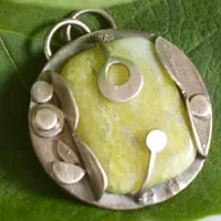 The cicadas song, summer pendant in silver and lemon jade