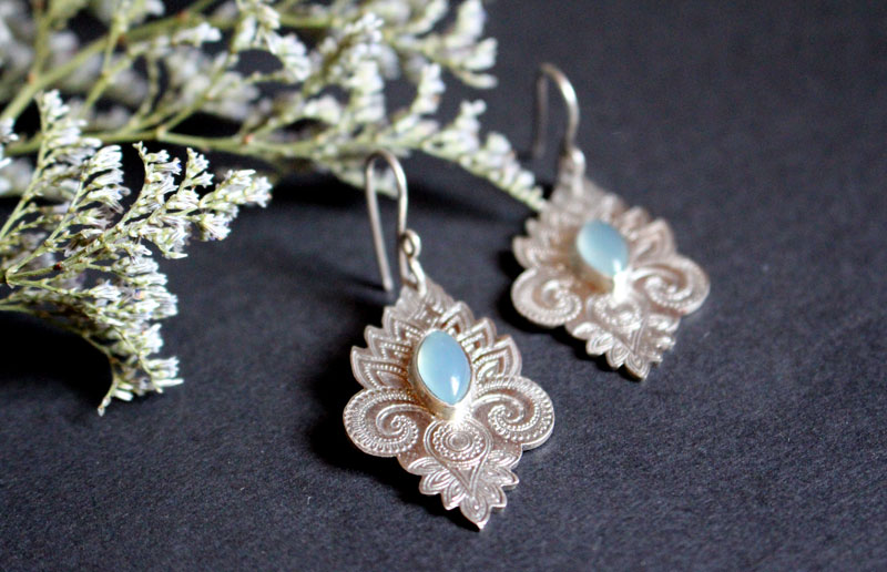The color of water, oriental waters earrings in sterling silver and chalcedony