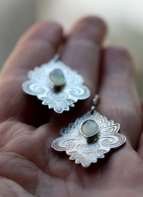 The color of water, oriental waters earrings in sterling silver and chalcedony