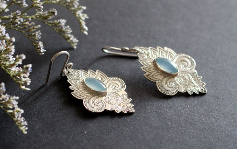 The color of water, oriental waters earrings in sterling silver and chalcedony