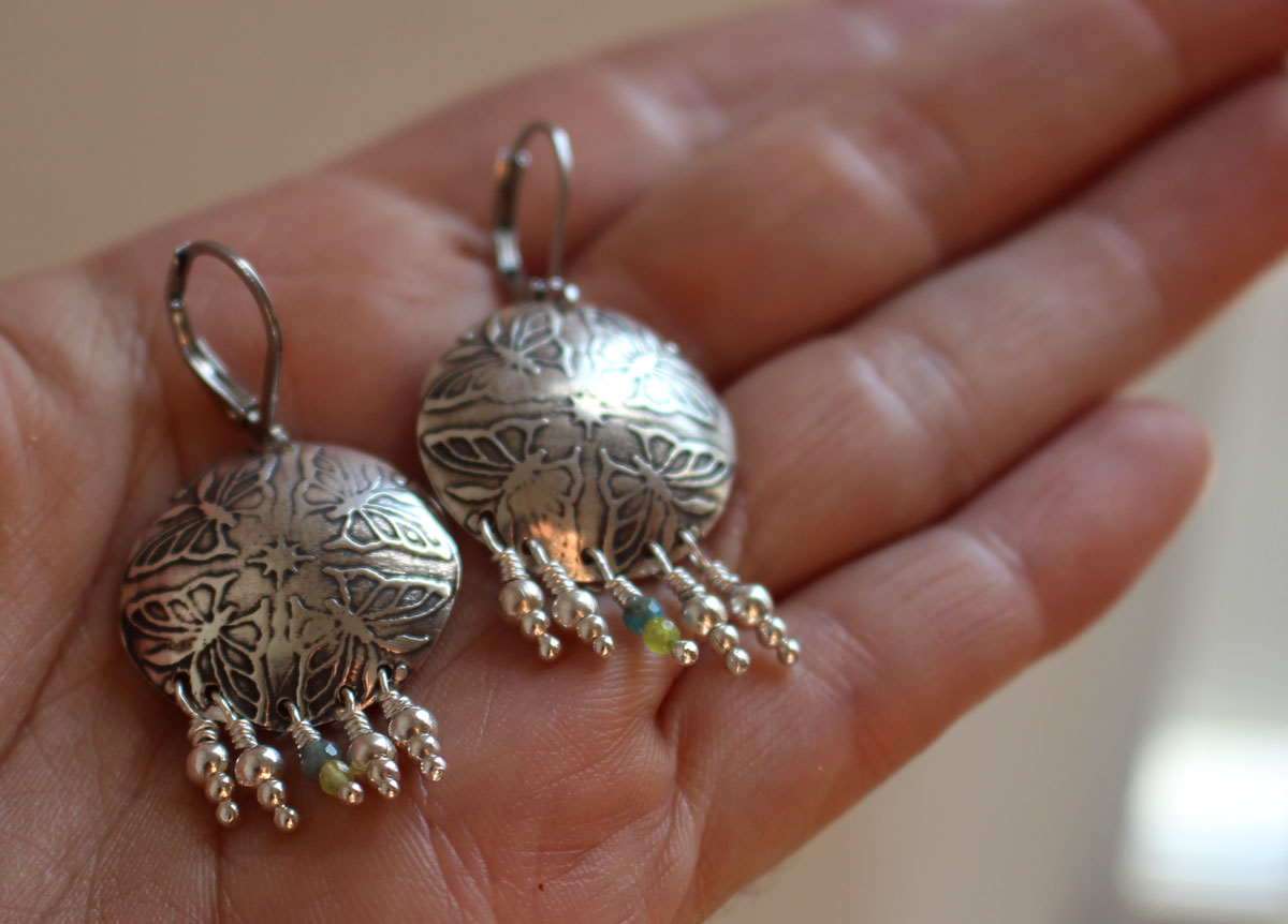 The dance of the butterflies, spring energy earrings in silver, green agate and apatite