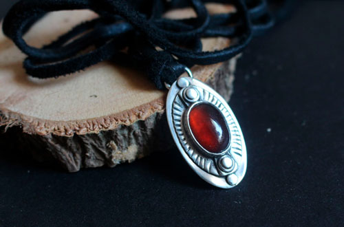 The eye of dreams, encouragement necklace in silver and garnet