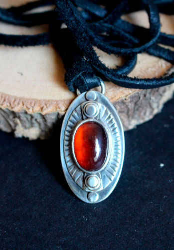 The eye of dreams, encouragement necklace in silver and garnet