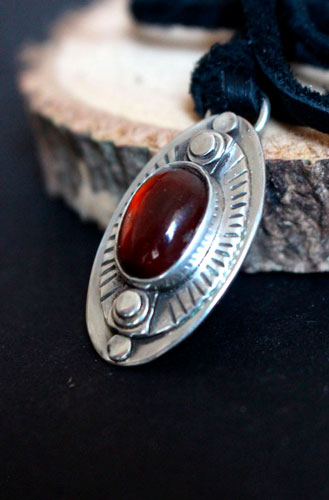 The eye of dreams, encouragement necklace in silver and garnet