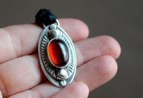 The eye of dreams, encouragement necklace in silver and garnet