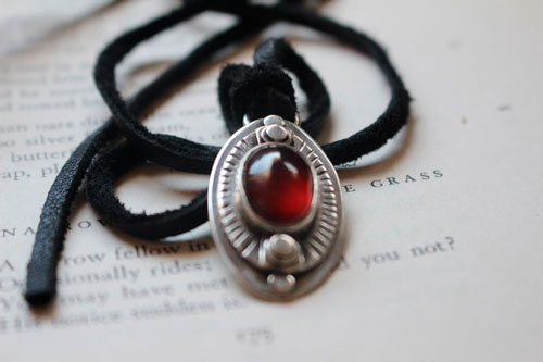 The eye of dreams, encouragement necklace in silver and garnet