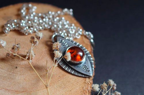 The eye of nature, enchanted autumn necklace in silver and amber