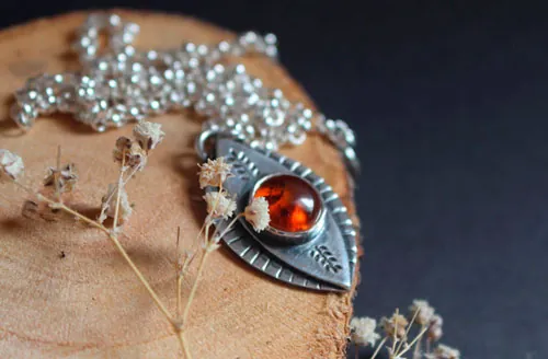 The eye of nature, enchanted autumn necklace in silver and amber
