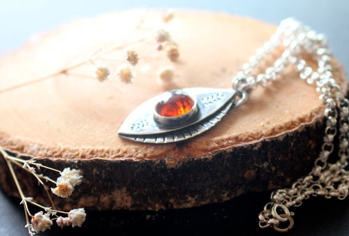 The eye of nature, enchanted autumn necklace in silver and amber