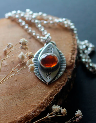 The eye of nature, enchanted autumn necklace in silver and amber