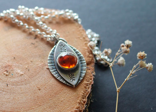 The eye of nature, enchanted autumn necklace in silver and amber