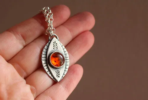 The eye of nature, enchanted autumn necklace in silver and amber