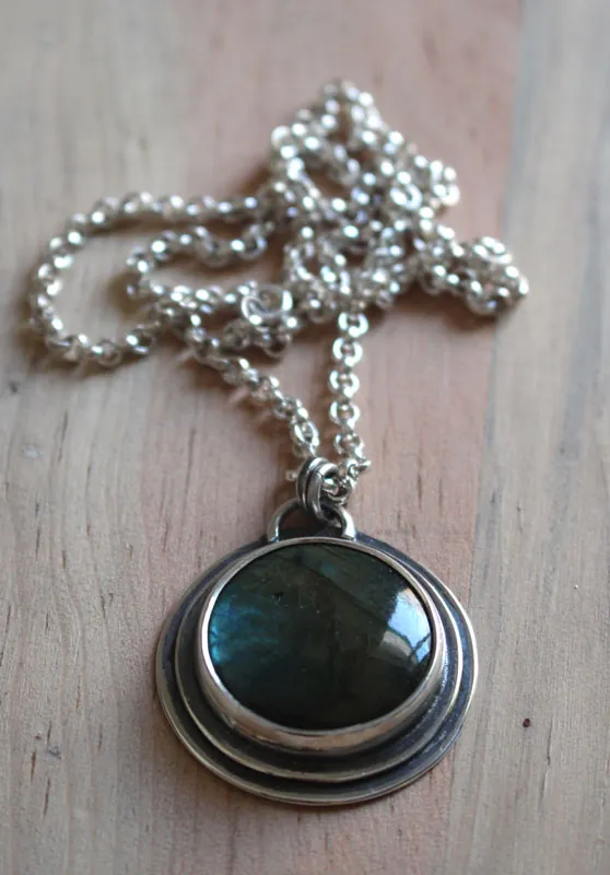 The eye of nature, druidic necklace in silver and labradorite