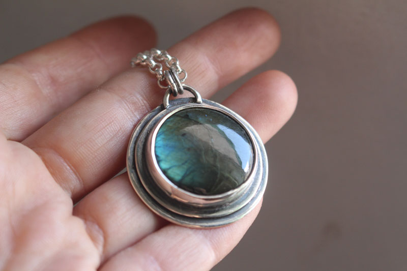 The eye of nature, druidic necklace in silver and labradorite