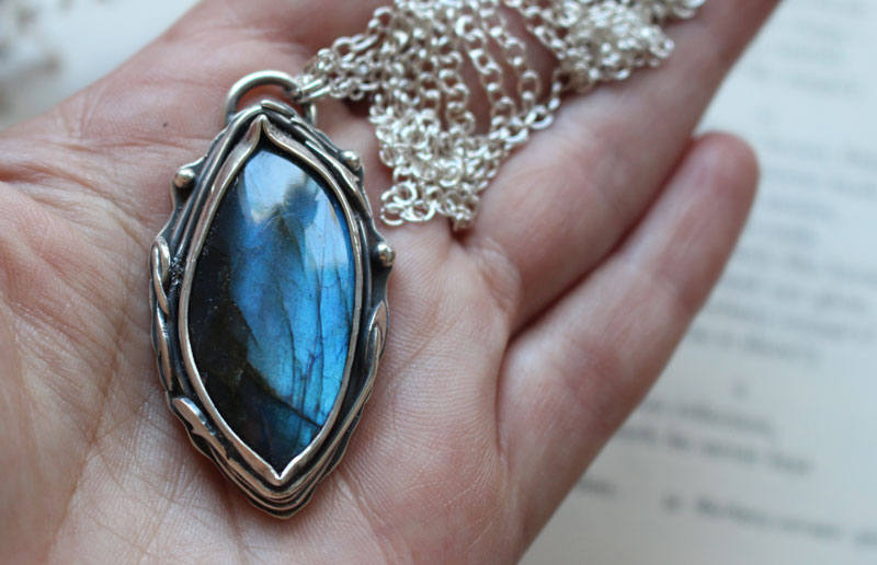 The eye of the forest, nature&rsquo;s magic necklace in silver and labradorite