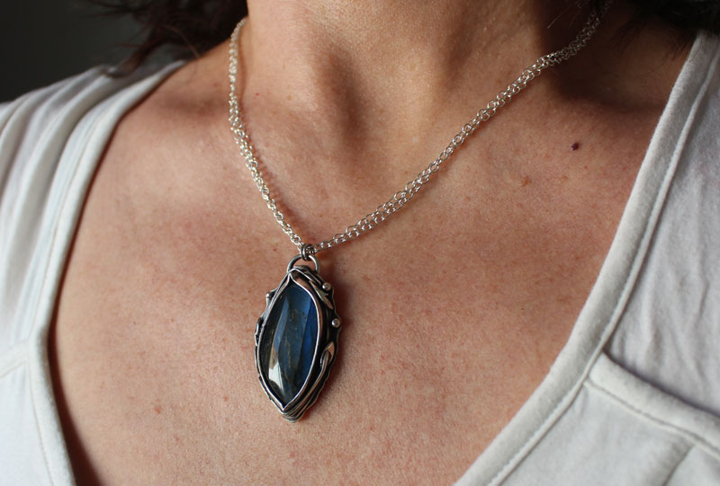 The eye of the forest, nature&rsquo;s magic necklace in silver and labradorite