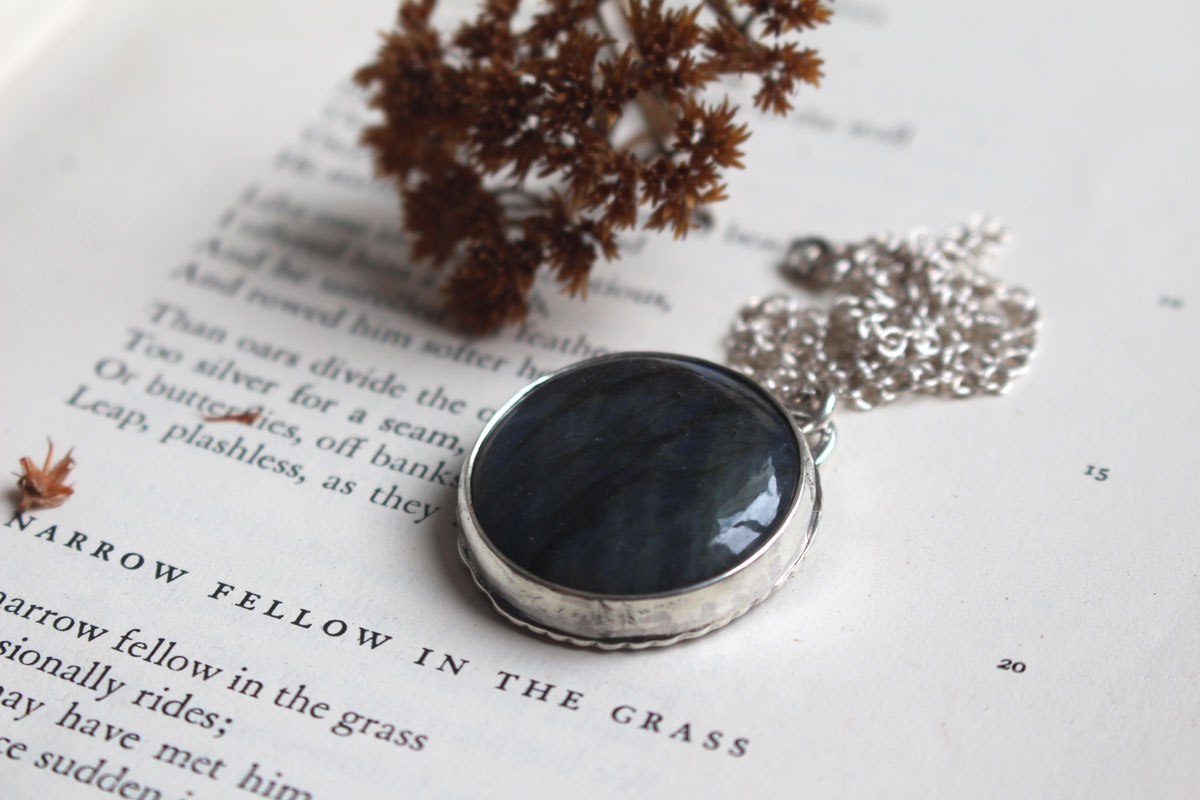The eye of the night, owl in the forest necklace in silver and labradorite
