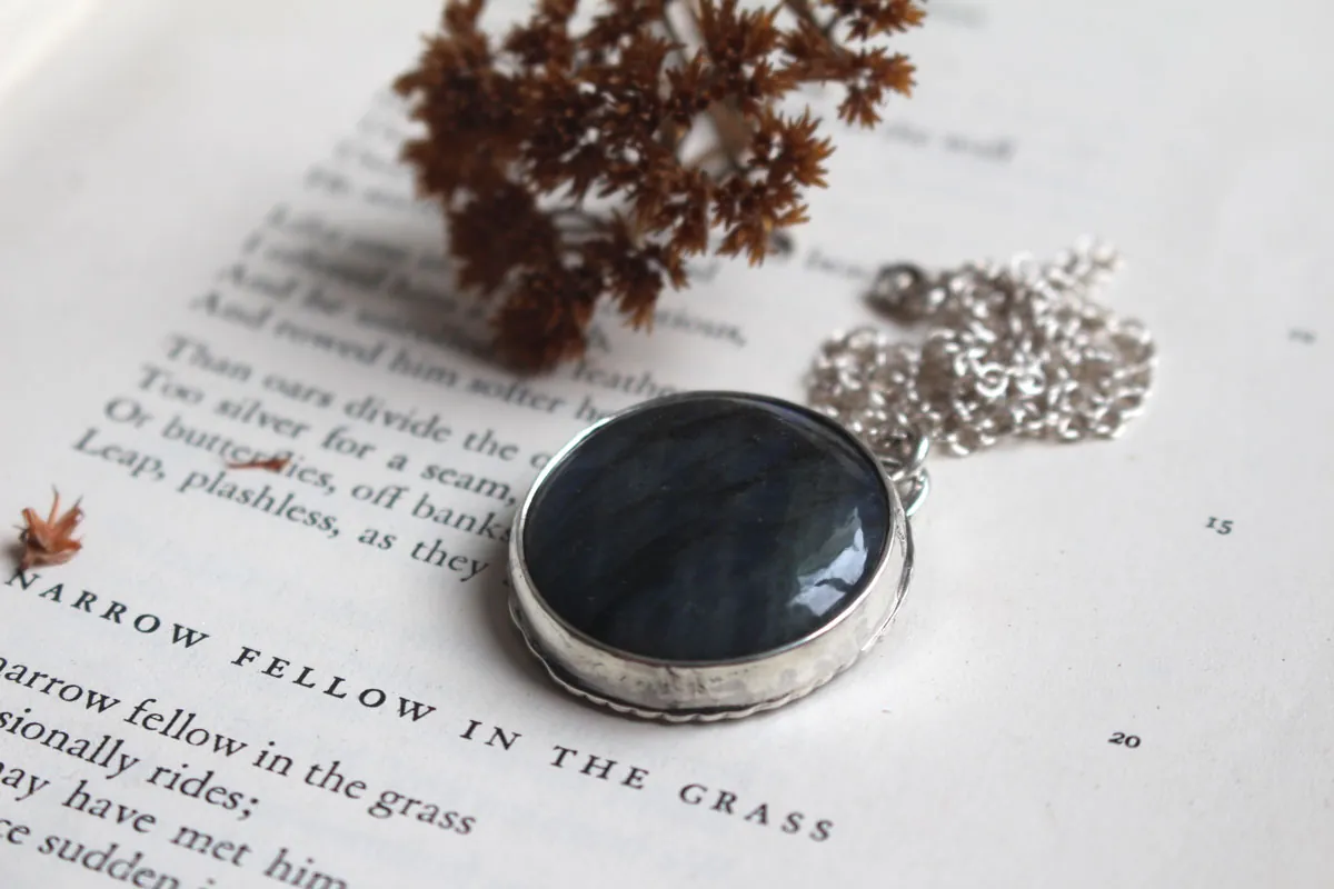 The eye of the night, owl in the forest necklace in silver and labradorite