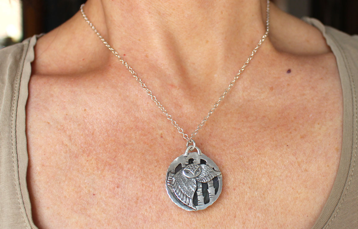 The eye of the night, owl in the forest necklace in silver and labradorite
