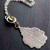 The legend of the oak, tree of history necklace in silver and peridot