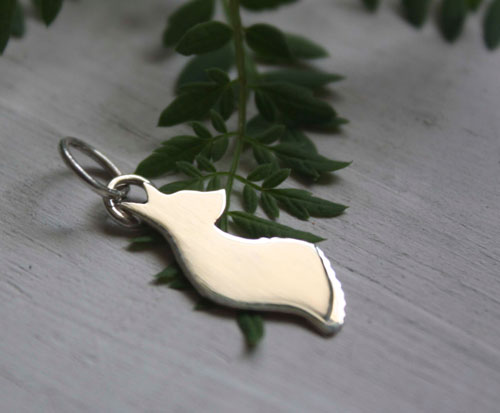 The Little Prince&rsquo;s fox, wisdom animal pendant in sterling silver