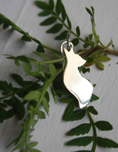The Little Prince&rsquo;s fox, wisdom animal pendant in sterling silver