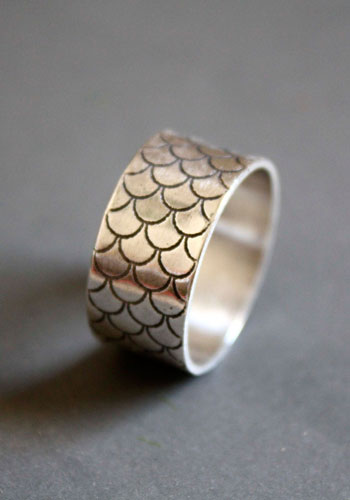 The mermaid’s song, fish scale ring in sterling silver