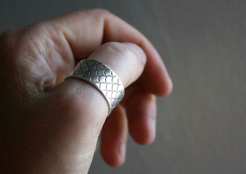 The mermaid’s song, fish scale ring in sterling silver