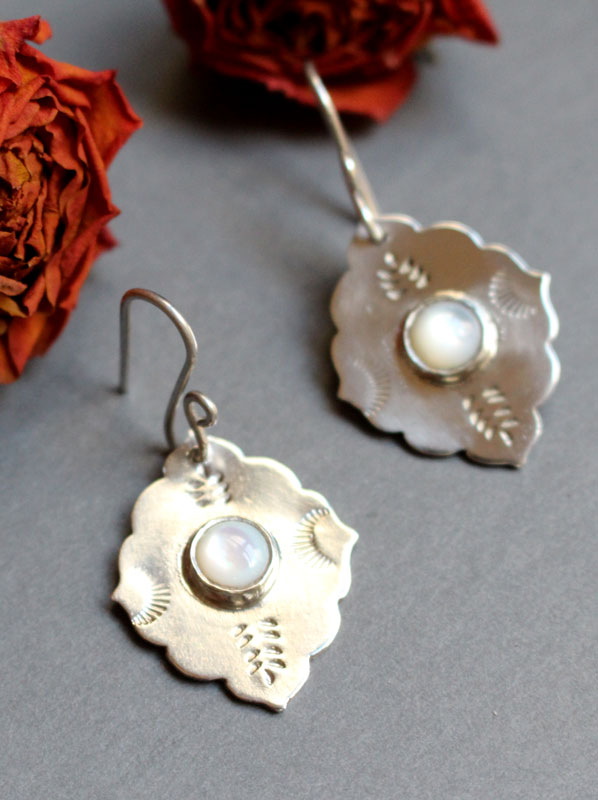 The morning star, oriental earrings in silver and nacre