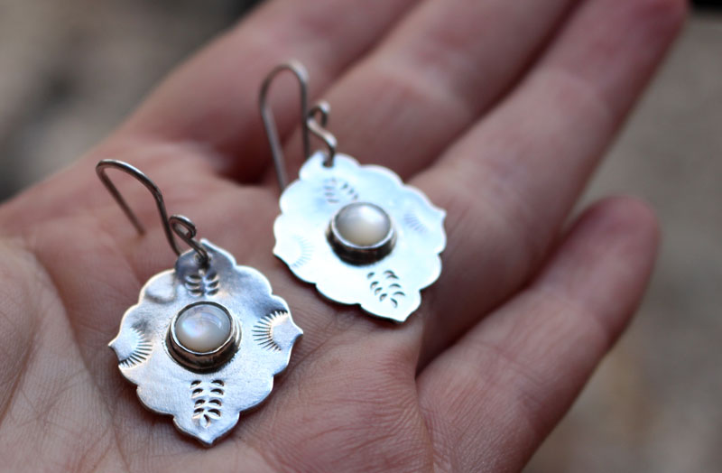 The morning star, oriental earrings in silver and nacre