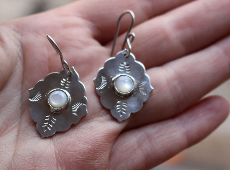 The morning star, oriental earrings in silver and nacre